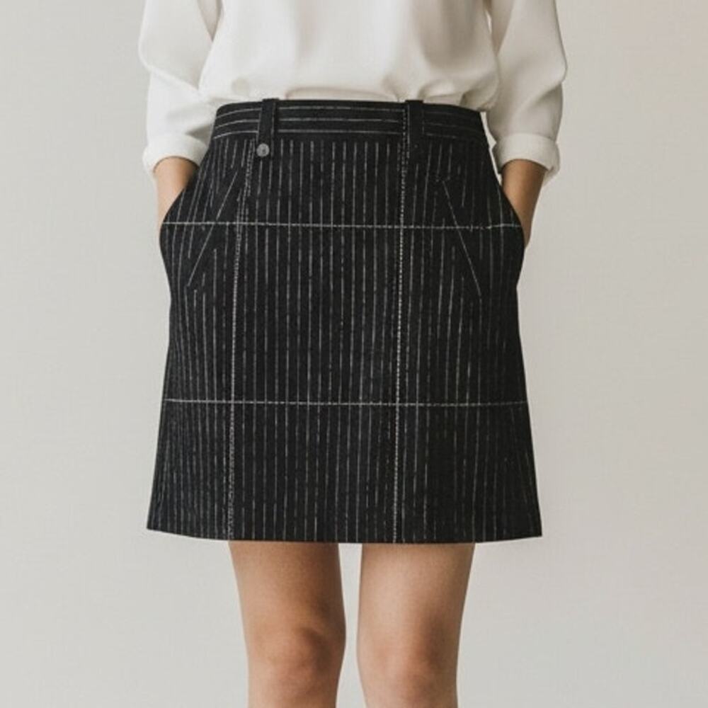 NWT Ann Taylor Classy Pinstriped Pencil Wool Blend Straight Mini Skirt 8 Black